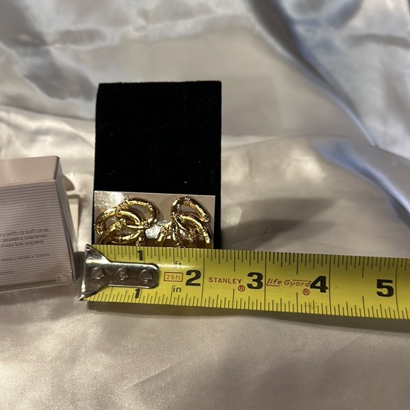 Avon (1990) Vintage Gilded Link Goldtone Earrings - Picture 4 of 4